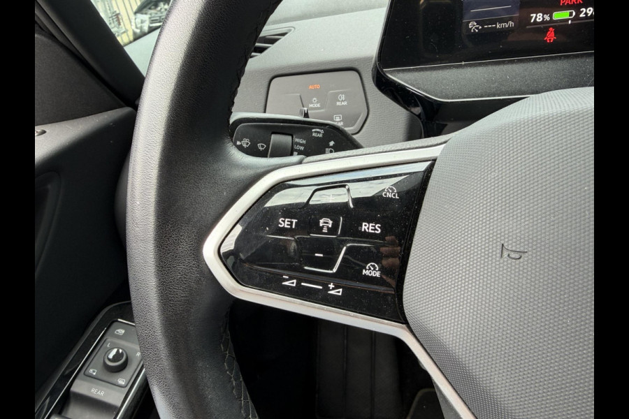 Volkswagen ID.3 Pure 52 kWh 18"/Adaptieve Cruise/Apple Carplay & Android Auto/DAB/Navigatie/Sfeerverlichting/Camera/Stuur + stoelverwarming