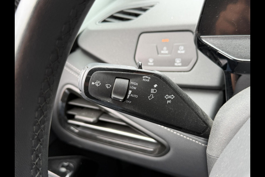 Volkswagen ID.3 Pure 52 kWh 18"/Adaptieve Cruise/Apple Carplay & Android Auto/DAB/Navigatie/Sfeerverlichting/Camera/Stuur + stoelverwarming
