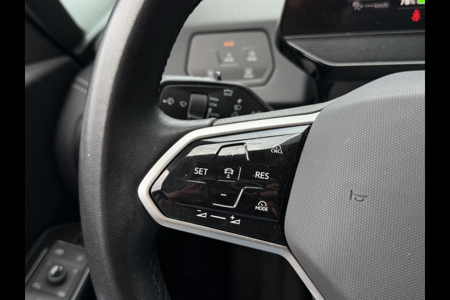 Volkswagen ID.3 Pure 52 kWh 18"/Adaptieve Cruise/Apple Carplay & Android Auto/DAB/Navigatie/Sfeerverlichting/Camera/Stuur + stoelverwarming