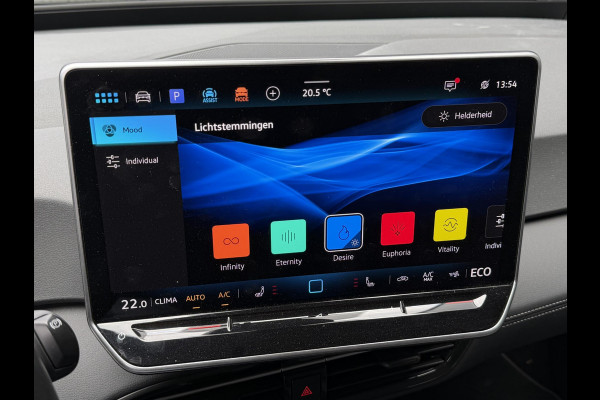 Volkswagen ID.3 Pure 52 kWh 18"/Adaptieve Cruise/Apple Carplay & Android Auto/DAB/Navigatie/Sfeerverlichting/Camera/Stuur + stoelverwarming