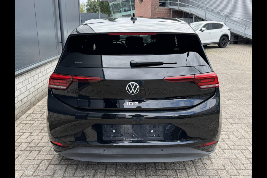 Volkswagen ID.3 Pure 52 kWh 18"/Adaptieve Cruise/Apple Carplay & Android Auto/DAB/Navigatie/Sfeerverlichting/Camera/Stuur + stoelverwarming