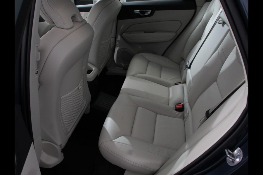 Volvo XC60 2.0 T6 Plug-in hybrid AWD Ultra Bright Climate control Adaptieve cruise control Navigatie Panoramadak Trekhaak Parkeersensoren 360* camera Voorstoelen verwarmd  Apple Carplay/ Android auto