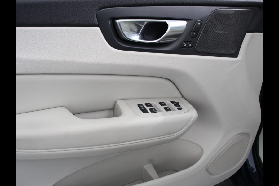 Volvo XC60 2.0 T6 Plug-in hybrid AWD Ultra Bright Climate control Adaptieve cruise control Navigatie Panoramadak Trekhaak Parkeersensoren 360* camera Voorstoelen verwarmd  Apple Carplay/ Android auto
