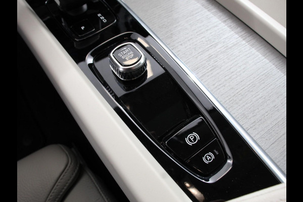 Volvo XC60 2.0 T6 Plug-in hybrid AWD Ultra Bright Climate control Adaptieve cruise control Navigatie Panoramadak Trekhaak Parkeersensoren 360* camera Voorstoelen verwarmd  Apple Carplay/ Android auto