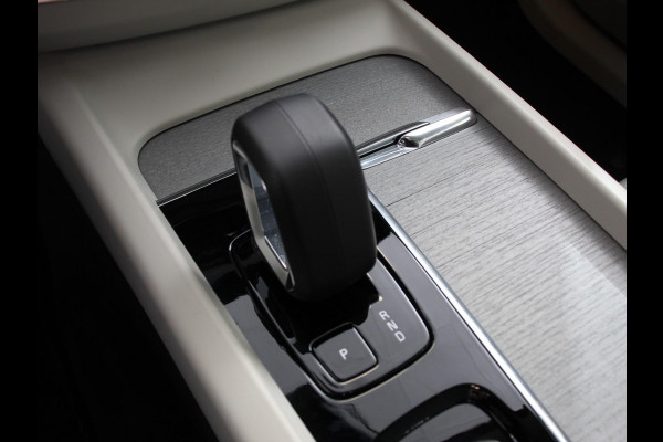 Volvo XC60 2.0 T6 Plug-in hybrid AWD Ultra Bright Climate control Adaptieve cruise control Navigatie Panoramadak Trekhaak Parkeersensoren 360* camera Voorstoelen verwarmd  Apple Carplay/ Android auto