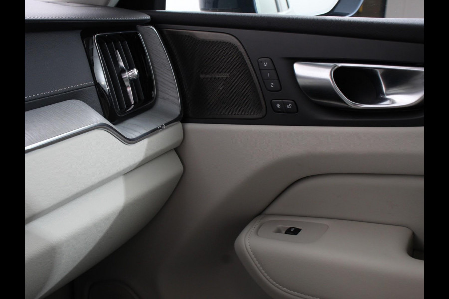 Volvo XC60 2.0 T6 Plug-in hybrid AWD Ultra Bright Climate control Adaptieve cruise control Navigatie Panoramadak Trekhaak Parkeersensoren 360* camera Voorstoelen verwarmd  Apple Carplay/ Android auto