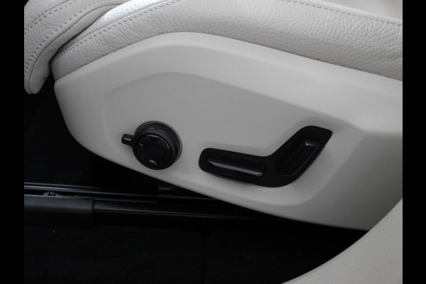 Volvo XC60 2.0 T6 Plug-in hybrid AWD Ultra Bright Climate control Adaptieve cruise control Navigatie Panoramadak Trekhaak Parkeersensoren 360* camera Voorstoelen verwarmd  Apple Carplay/ Android auto