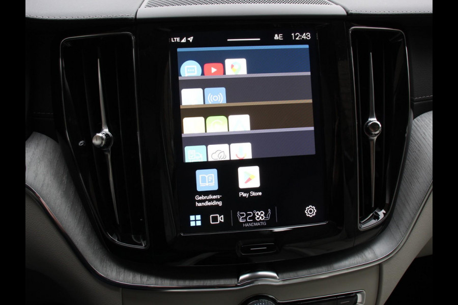 Volvo XC60 2.0 T6 Plug-in hybrid AWD Ultra Bright Climate control Adaptieve cruise control Navigatie Panoramadak Trekhaak Parkeersensoren 360* camera Voorstoelen verwarmd  Apple Carplay/ Android auto