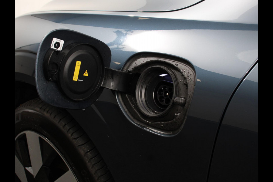 Volvo XC60 2.0 T6 Plug-in hybrid AWD Ultra Bright Climate control Adaptieve cruise control Navigatie Panoramadak Trekhaak Parkeersensoren 360* camera Voorstoelen verwarmd  Apple Carplay/ Android auto