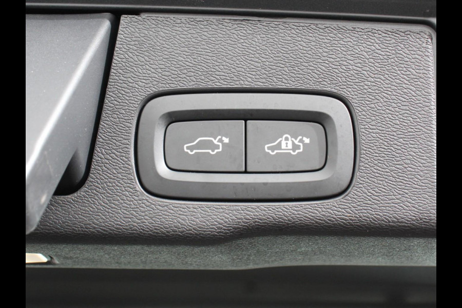 Volvo XC60 2.0 T6 Plug-in hybrid AWD Ultra Bright Climate control Adaptieve cruise control Navigatie Panoramadak Trekhaak Parkeersensoren 360* camera Voorstoelen verwarmd  Apple Carplay/ Android auto