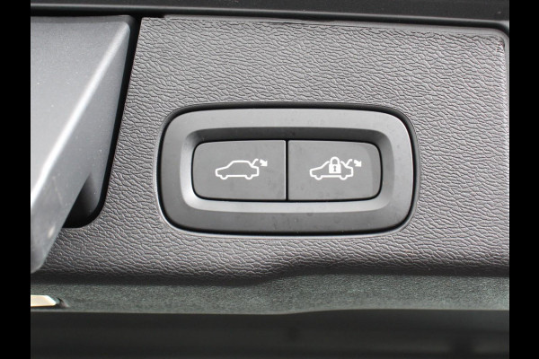 Volvo XC60 2.0 T6 Plug-in hybrid AWD Ultra Bright Climate control Adaptieve cruise control Navigatie Panoramadak Trekhaak Parkeersensoren 360* camera Voorstoelen verwarmd  Apple Carplay/ Android auto