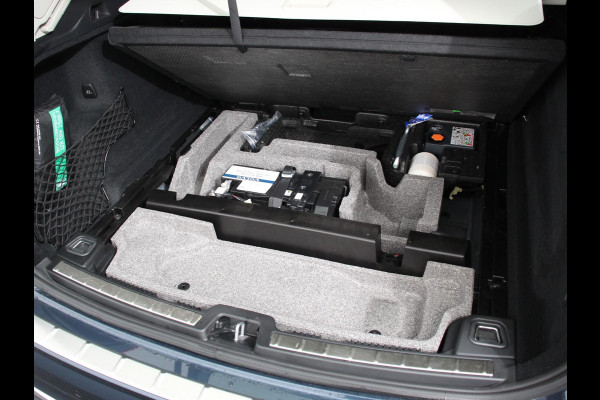 Volvo XC60 2.0 T6 Plug-in hybrid AWD Ultra Bright Climate control Adaptieve cruise control Navigatie Panoramadak Trekhaak Parkeersensoren 360* camera Voorstoelen verwarmd  Apple Carplay/ Android auto