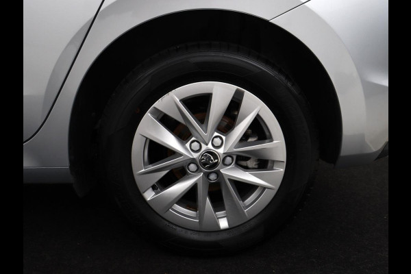 Škoda Fabia 1.0 TSI Business Edition | Cruise control | Park assist | Lane assist | Navigatie | DAB | Bluetooth | Airco