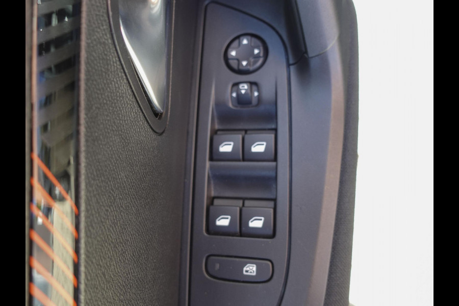 Peugeot 2008 1.2 PureTech 101pk Active Pack Navigatie Apple Carplay/Android Auto Parkeersensoren achter Cruise Control Ledverlichting Climate Control