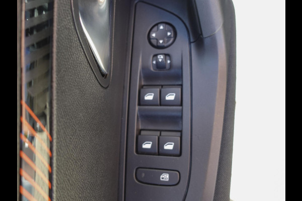 Peugeot 2008 1.2 PureTech 101pk Active Pack Navigatie Apple Carplay/Android Auto Parkeersensoren achter Cruise Control Ledverlichting Climate Control