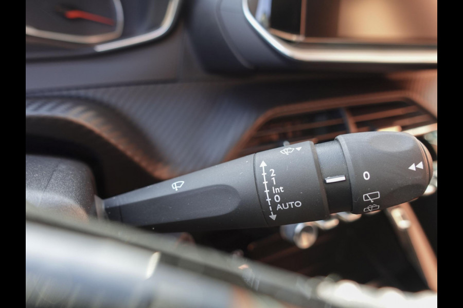 Peugeot 2008 1.2 PureTech 101pk Active Pack Navigatie Apple Carplay/Android Auto Parkeersensoren achter Cruise Control Ledverlichting Climate Control