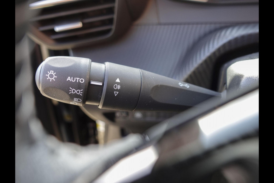 Peugeot 2008 1.2 PureTech 101pk Active Pack Navigatie Apple Carplay/Android Auto Parkeersensoren achter Cruise Control Ledverlichting Climate Control