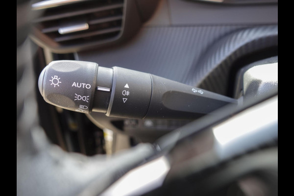 Peugeot 2008 1.2 PureTech 101pk Active Pack Navigatie Apple Carplay/Android Auto Parkeersensoren achter Cruise Control Ledverlichting Climate Control