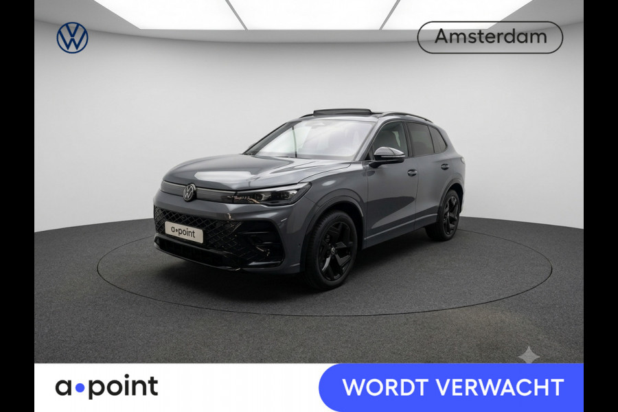 Volkswagen Tiguan 1.5 eHybrid R-Line Edition 204 pk Automaat (DSG) | Verlengde garantie | Navigatie | Panoramadak | Trekhaak (wegklapbaar) | Park assist | Rondomzicht camera | Head-up display | R-Line |