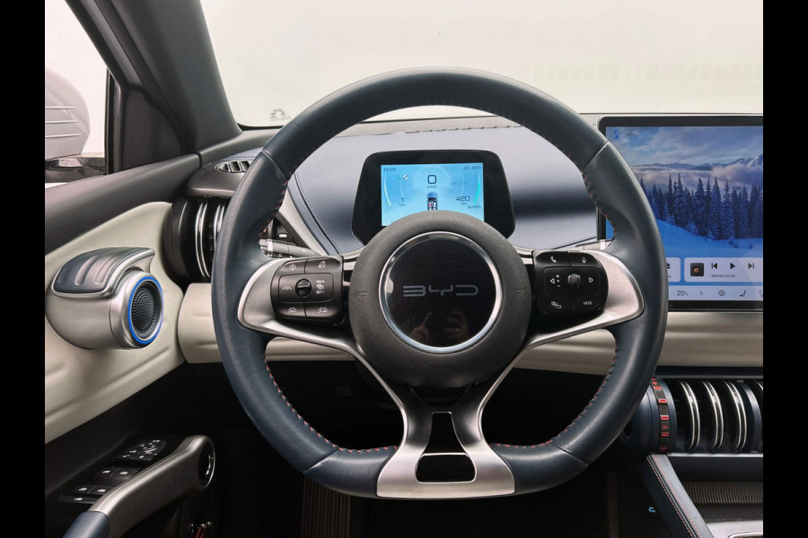 BYD ATTO 3 Design 60 kWh |*40 STUKS* | 204 PK | Pano/dak | Adapt/Cruise/Control | Leder/Beige/Blauw | 360/Camera, Navigatie, BTW!!