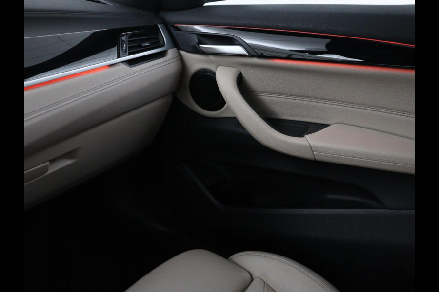 BMW X2 SDrive20i High Executive | Panoramadak | Leder | Stoelverwarming | Cruise control | Head-up | Bluetooth | Sfeerverlichting | Park assist | Elektrische achterklep | Trekhaak