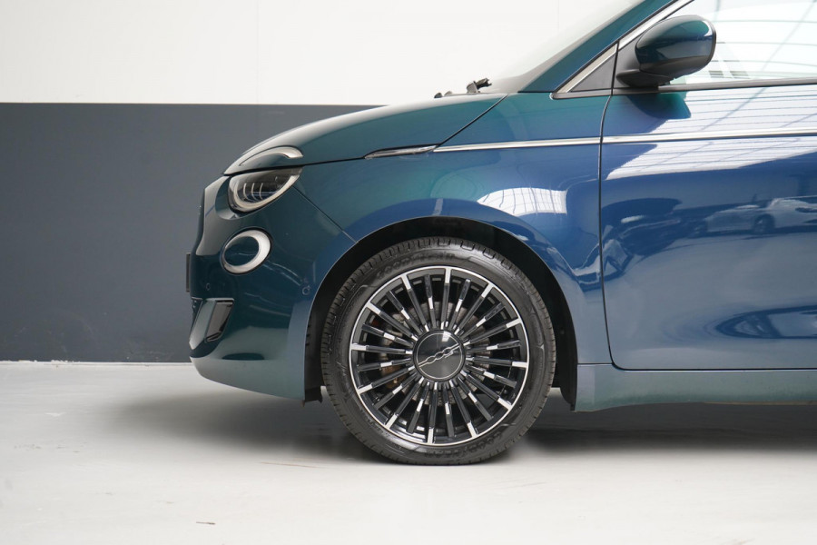 Fiat 500 La Prima 42 kWh | SoH 94,9% | Navigatie | Carplay | Climate control | Cruise control | Lm velgen |