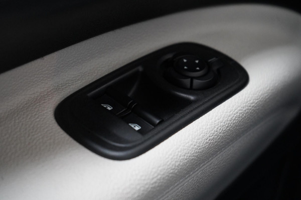 Fiat 500 La Prima 42 kWh | SoH 94,9% | Navigatie | Carplay | Climate control | Cruise control | Lm velgen |