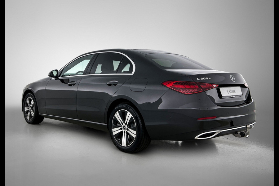 Mercedes-Benz C-Klasse 300 e Business Solution | Parkeerpakket met achteruitrijcamera | Spiegelpakket | Trekhaak | GUARD 360° Plus | Warmtewerend, donkergetint glas | 17 inch vijfspaaks lichtmetalen velgen |