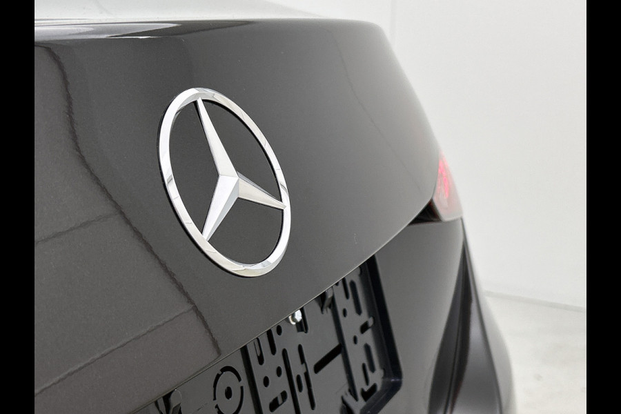 Mercedes-Benz C-Klasse 300 e Business Solution | Parkeerpakket met achteruitrijcamera | Spiegelpakket | Trekhaak | GUARD 360° Plus | Warmtewerend, donkergetint glas | 17 inch vijfspaaks lichtmetalen velgen |