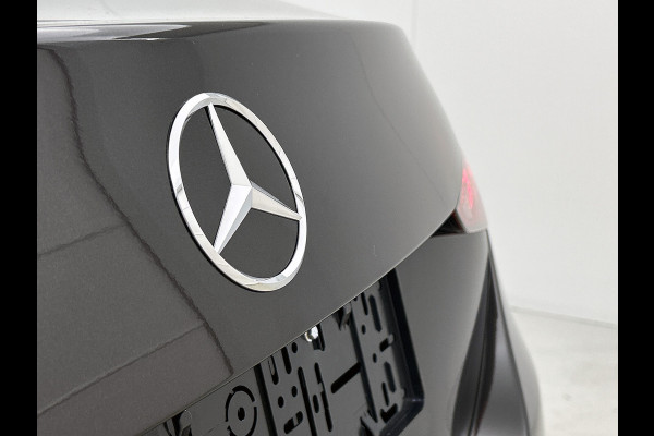 Mercedes-Benz C-Klasse 300 e Business Solution | Parkeerpakket met achteruitrijcamera | Spiegelpakket | Trekhaak | GUARD 360° Plus | Warmtewerend, donkergetint glas | 17 inch vijfspaaks lichtmetalen velgen |