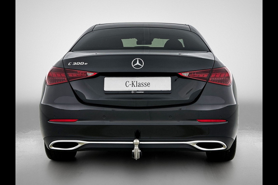 Mercedes-Benz C-Klasse 300 e Business Solution | Parkeerpakket met achteruitrijcamera | Spiegelpakket | Trekhaak | GUARD 360° Plus | Warmtewerend, donkergetint glas | 17 inch vijfspaaks lichtmetalen velgen |