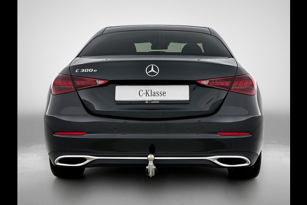 Mercedes-Benz C-Klasse 300 e Business Solution | Parkeerpakket met achteruitrijcamera | Spiegelpakket | Trekhaak | GUARD 360° Plus | Warmtewerend, donkergetint glas | 17 inch vijfspaaks lichtmetalen velgen |