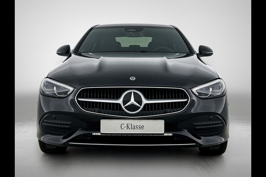 Mercedes-Benz C-Klasse 300 e Business Solution | Parkeerpakket met achteruitrijcamera | Spiegelpakket | Trekhaak | GUARD 360° Plus | Warmtewerend, donkergetint glas | 17 inch vijfspaaks lichtmetalen velgen |