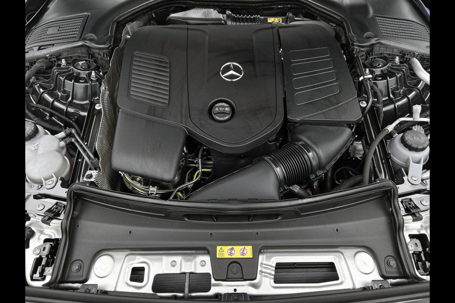 Mercedes-Benz C-Klasse 300 e Business Solution | Parkeerpakket met achteruitrijcamera | Spiegelpakket | Trekhaak | GUARD 360° Plus | Warmtewerend, donkergetint glas | 17 inch vijfspaaks lichtmetalen velgen |