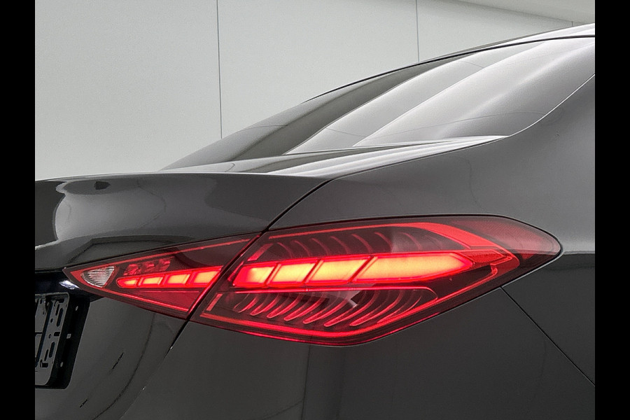 Mercedes-Benz C-Klasse 300 e Business Solution | Parkeerpakket met achteruitrijcamera | Spiegelpakket | Trekhaak | GUARD 360° Plus | Warmtewerend, donkergetint glas | 17 inch vijfspaaks lichtmetalen velgen |