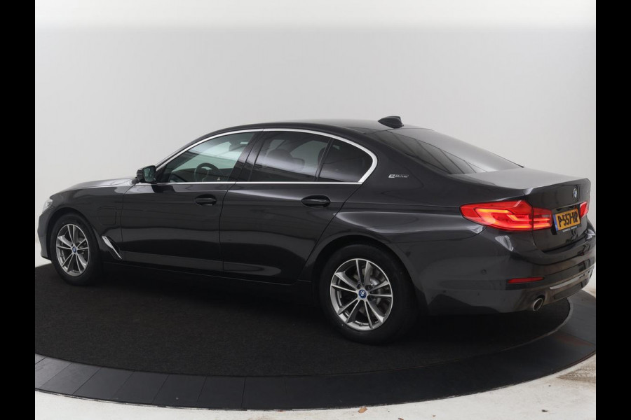 BMW 5 Serie 530e iPerformance High Executive | Leder | Elektrische stoelen | Stoelverwarming | Sfeerverlichting | Adaptive cruise | Carplay | Climate control | Camera | Park assist | PHEV