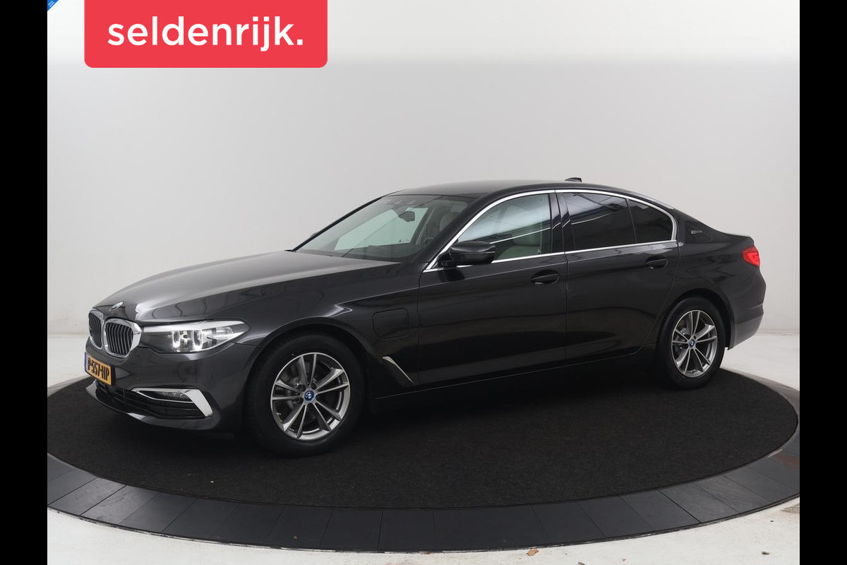 BMW 5 Serie 530e iPerformance High Executive | Leder | Elektrische stoelen | Stoelverwarming | Sfeerverlichting | Adaptive cruise | Carplay | Climate control | Camera | Park assist | PHEV