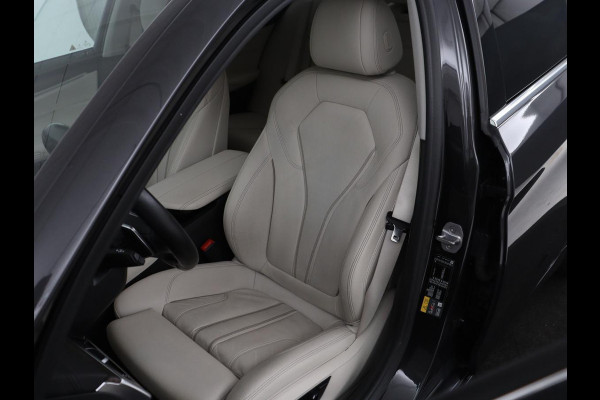BMW 5 Serie 530e iPerformance High Executive | Leder | Elektrische stoelen | Stoelverwarming | Sfeerverlichting | Adaptive cruise | Carplay | Climate control | Camera | Park assist | PHEV