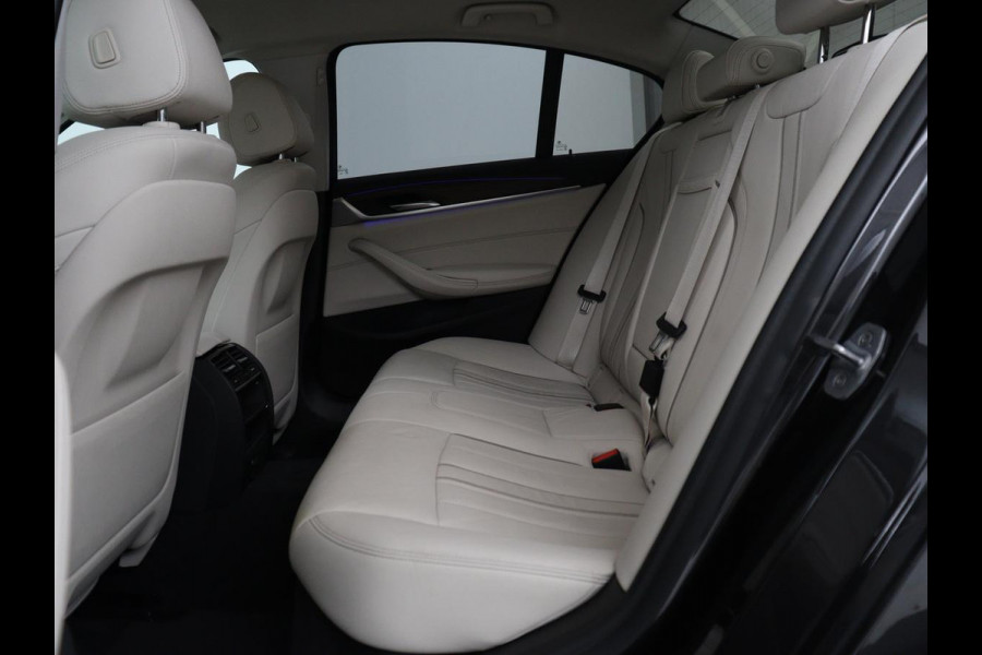 BMW 5 Serie 530e iPerformance High Executive | Leder | Elektrische stoelen | Stoelverwarming | Sfeerverlichting | Adaptive cruise | Carplay | Climate control | Camera | Park assist | PHEV