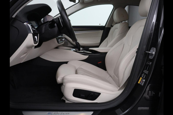 BMW 5 Serie 530e iPerformance High Executive | Leder | Elektrische stoelen | Stoelverwarming | Sfeerverlichting | Adaptive cruise | Carplay | Climate control | Camera | Park assist | PHEV