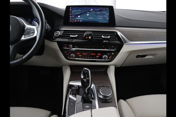 BMW 5 Serie 530e iPerformance High Executive | Leder | Elektrische stoelen | Stoelverwarming | Sfeerverlichting | Adaptive cruise | Carplay | Climate control | Camera | Park assist | PHEV