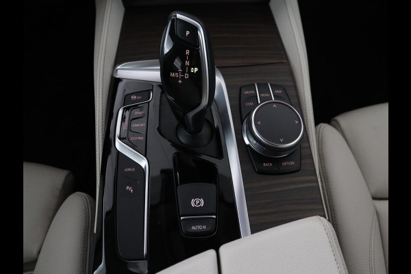 BMW 5 Serie 530e iPerformance High Executive | Leder | Elektrische stoelen | Stoelverwarming | Sfeerverlichting | Adaptive cruise | Carplay | Climate control | Camera | Park assist | PHEV