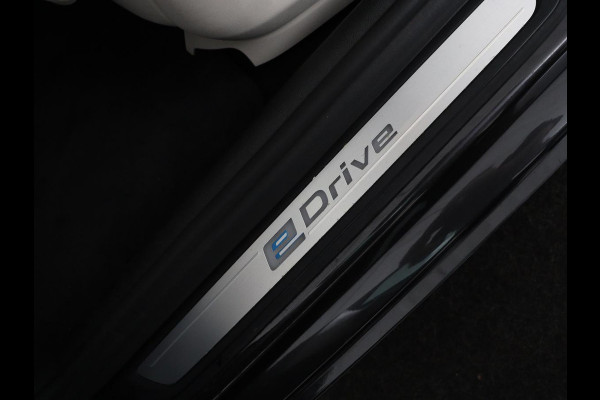 BMW 5 Serie 530e iPerformance High Executive | Leder | Elektrische stoelen | Stoelverwarming | Sfeerverlichting | Adaptive cruise | Carplay | Climate control | Camera | Park assist | PHEV