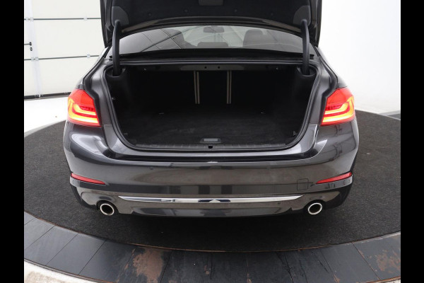 BMW 5 Serie 530e iPerformance High Executive | Leder | Elektrische stoelen | Stoelverwarming | Sfeerverlichting | Adaptive cruise | Carplay | Climate control | Camera | Park assist | PHEV
