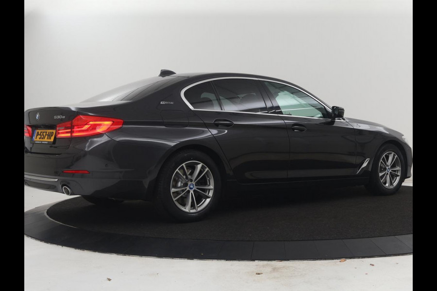 BMW 5 Serie 530e iPerformance High Executive | Leder | Elektrische stoelen | Stoelverwarming | Sfeerverlichting | Adaptive cruise | Carplay | Climate control | Camera | Park assist | PHEV