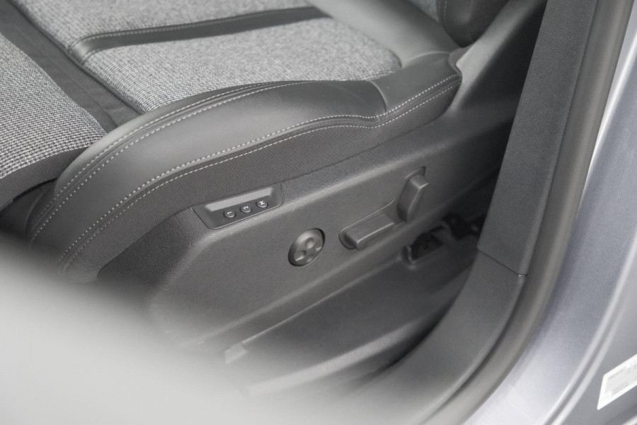Peugeot 3008 PureTech 130 EAT8 Blue Lease Premium | Elektrische Kofferklep | Dodehoekdetectie | Stoelen-Pakket