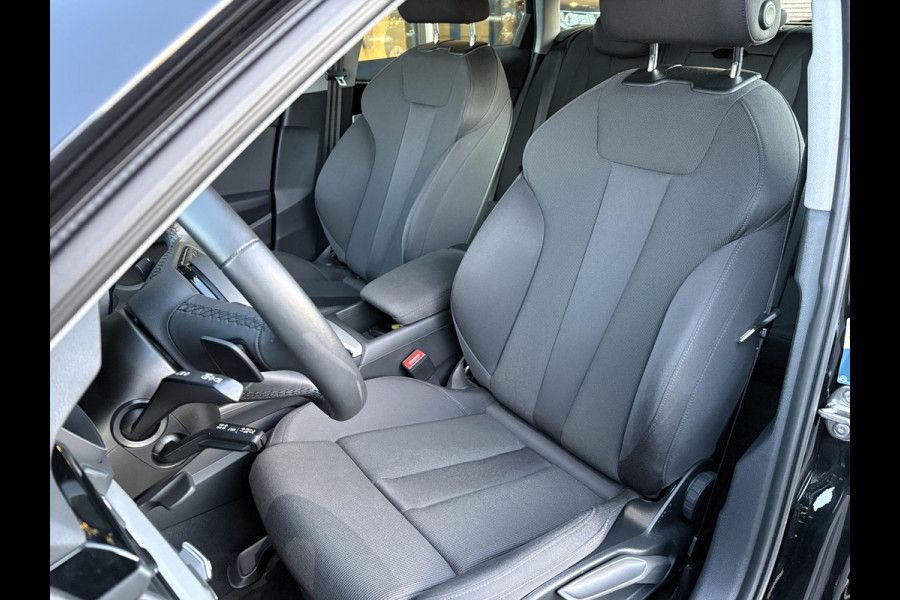Audi A4 Avant 35 TFSI Advanced Edition 150pk | Wegklapbare Trekhaak | Elek. Kofferklep | Parkeersensoren | DAB |