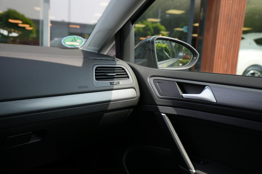 Volkswagen e-Golf E-DITION Keyless Groot Navi Cruise Stoelverw.