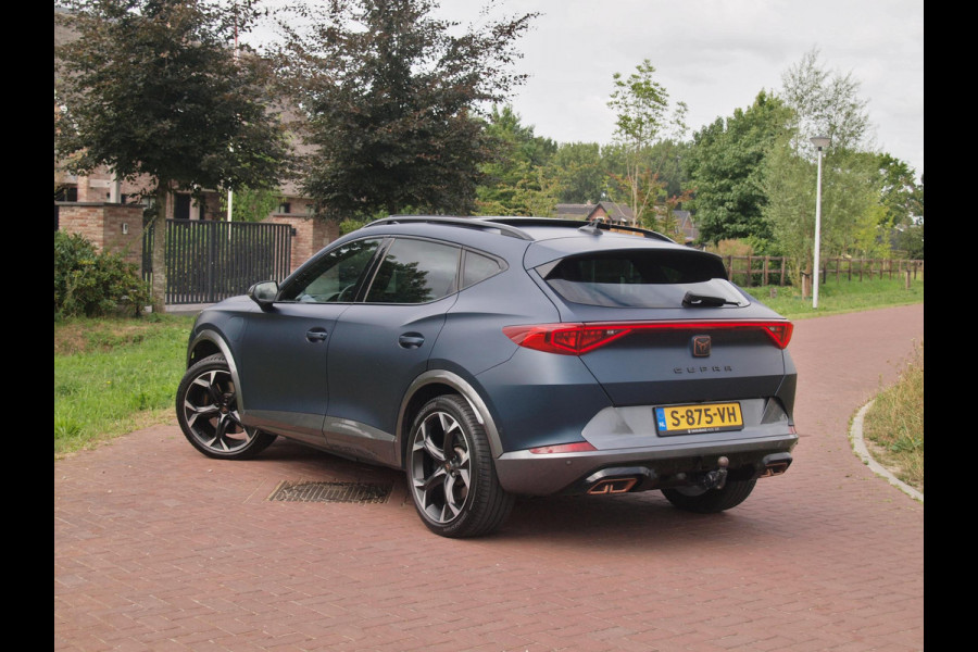 CUPRA Formentor 1.4 e-Hybrid VZ Black Edition | Panoramadak | Trekhaak | Camera | Sfeerverlichting | Leer | NL-Auto |