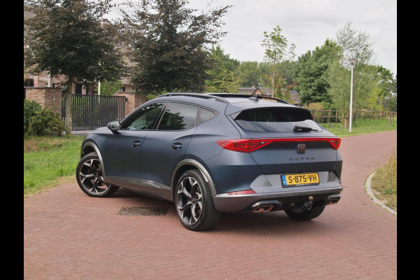 CUPRA Formentor 1.4 e-Hybrid VZ Black Edition | Panoramadak | Trekhaak | Camera | Sfeerverlichting | Leer | NL-Auto |